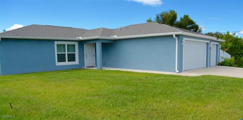 4 bedroom SingleFamilyResidence at 9006 Bamboo Cir, Port Labelle, Labelle — photo 3