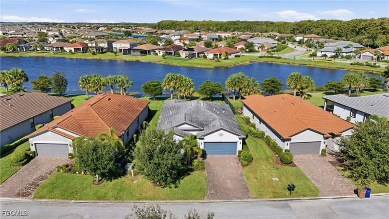 3 bedroom SingleFamilyResidence at 16083 Mistflower Dr, Hampton Lakes, Alva — photo 3