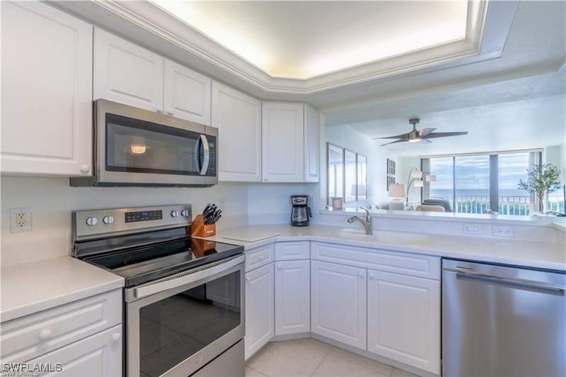 2 bedroom Condominium at 440 Seaview Ct 805, South Seas Club Condo, Marco Island — photo 5