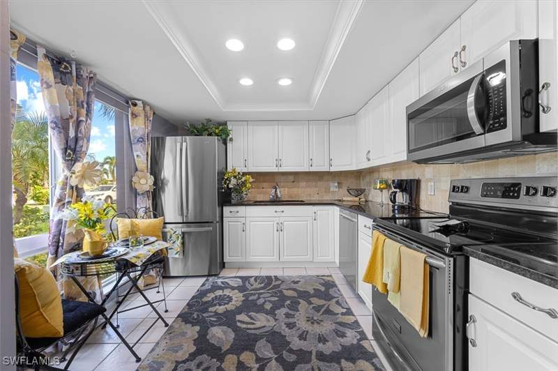 2 bedroom Condominium at 197 Harrison Rd 3, Glades Country Club, Naples — photo 2