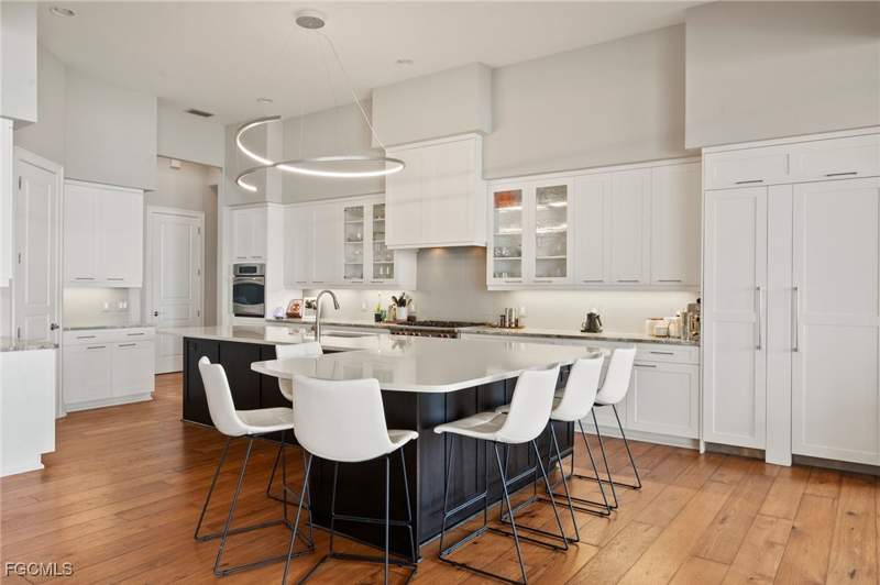 6 bedroom SingleFamilyResidence at 14994 Bonaire Cir, San Mateo, Fort Myers — photo 4