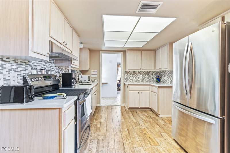 2 bedroom Attached at 5549 Boynton Ln, Whiskey Creek Village Green, Fort Myers — photo 5
