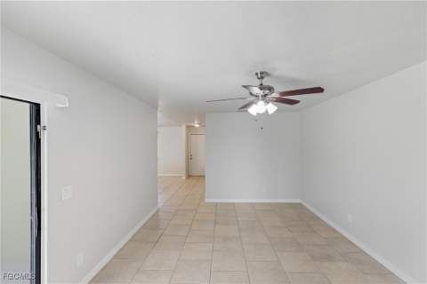 912 Lincoln Ave, Lehigh Acres FL - photo 11 of 32