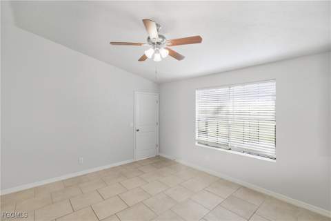 912 Lincoln Ave, Lehigh Acres FL - photo 13 of 32