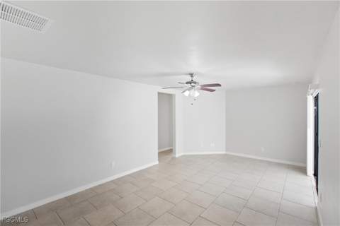 912 Lincoln Ave, Lehigh Acres FL - photo 7 of 32