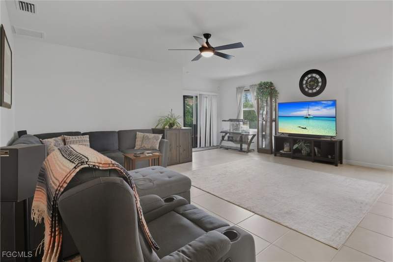 3 bedroom SingleFamilyResidence at 314 SE Van Loon Ter, Cape Coral, Cape Coral — photo 4