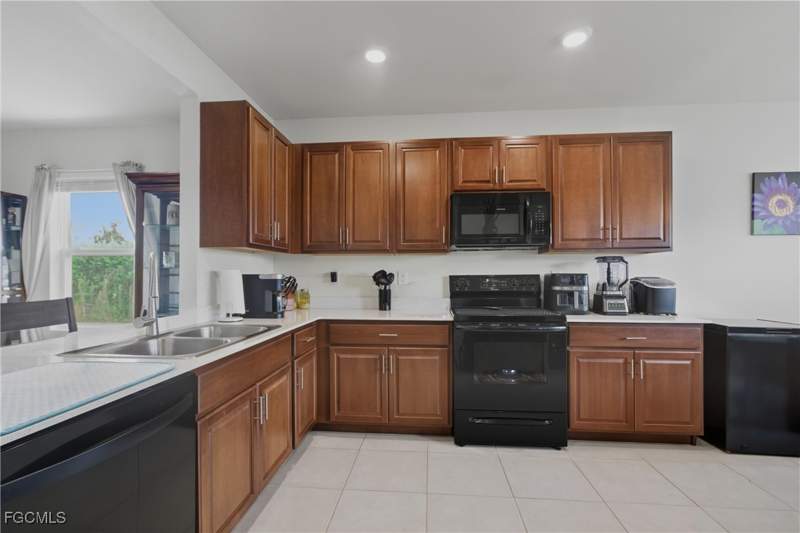 3 bedroom SingleFamilyResidence at 314 SE Van Loon Ter, Cape Coral, Cape Coral — photo 5