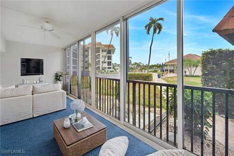 222 Harbour Dr 114, Naples FL - photo 15 of 47