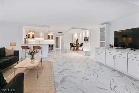 222 Harbour Dr 114, Naples FL - photo 20 of 47