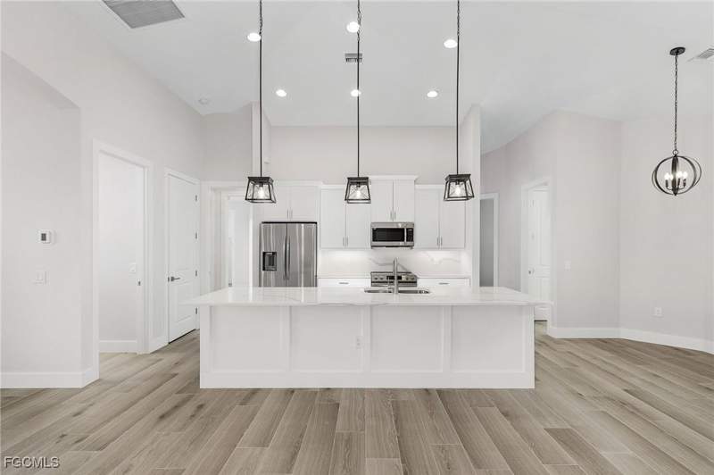 4 bedroom SingleFamilyResidence at 106 SW 33rd Pl, Cape Coral, Cape Coral — photo 5