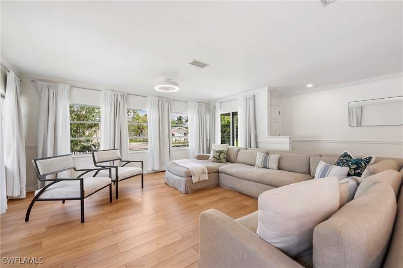 3 bedroom SingleFamilyResidence at 2432 Washington Ave, Inomah, Naples — photo 4