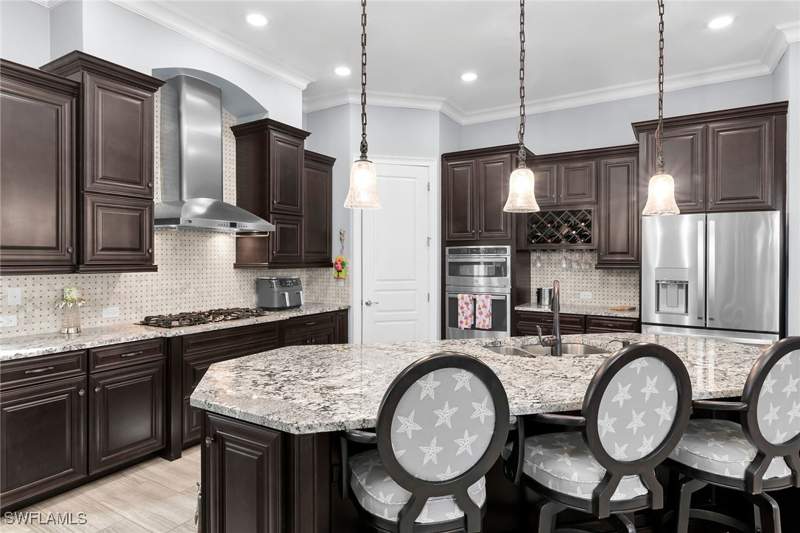 3 bedroom SingleFamilyResidence at 9369 Campanile Cir, Chiasso, Naples — photo 4