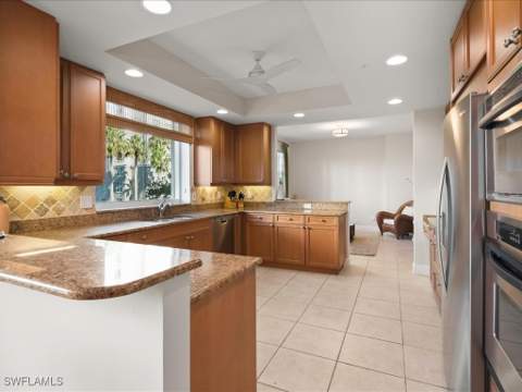 425 Cove Tower Dr 304, Naples FL - photo 8 of 34