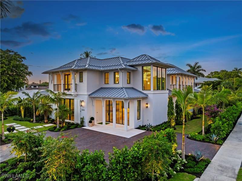 5 bedroom SingleFamilyResidence at 285 Central Ave, Olde Naples, Naples — photo 2