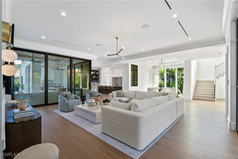 5 bedroom SingleFamilyResidence at 285 Central Ave, Olde Naples, Naples — photo 5