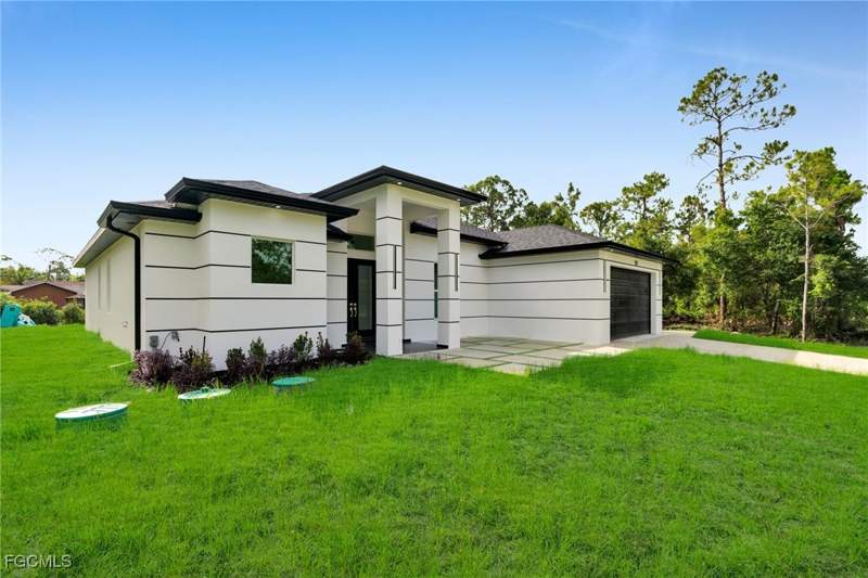 4 bedroom SingleFamilyResidence at 1021 Moore Ave, Lehigh Acres, Lehigh Acres — photo 3