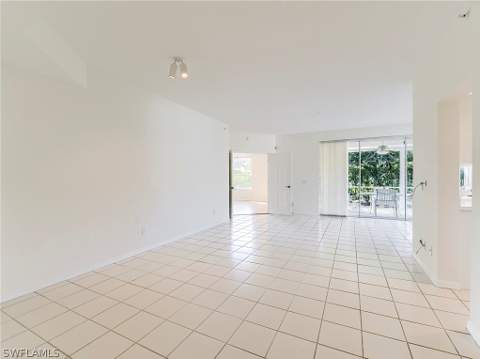 25203 Pelican Creek Cir 102, Bonita Springs FL - photo 11 of 38