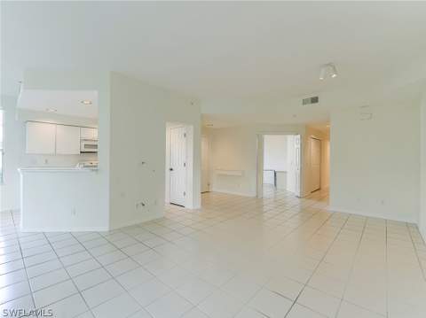 25203 Pelican Creek Cir 102, Bonita Springs FL - photo 15 of 38