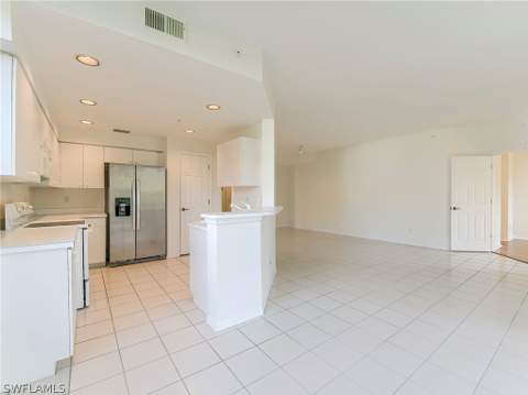 25203 Pelican Creek Cir 102, Bonita Springs FL - photo 7 of 38