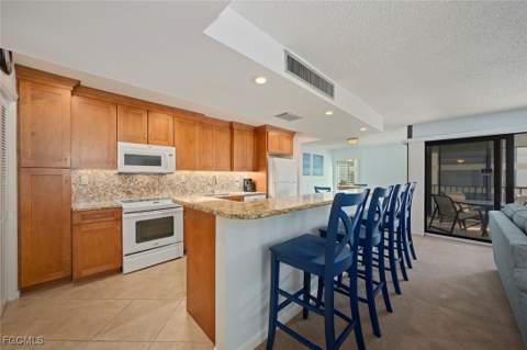 2721 W Gulf Dr 213, Sanibel FL - photo 10 of 49