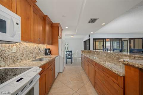 2721 W Gulf Dr 213, Sanibel FL - photo 12 of 49
