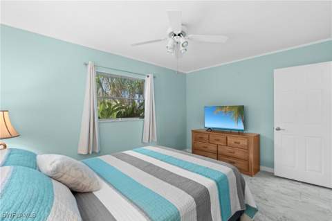 4902 Seville Ct, Cape Coral FL - photo 19 of 37