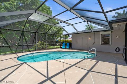 4902 Seville Ct, Cape Coral FL - photo 22 of 37