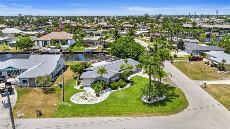2 bedroom SingleFamilyResidence at 4902 Seville Ct, Cape Coral, Cape Coral — photo 4