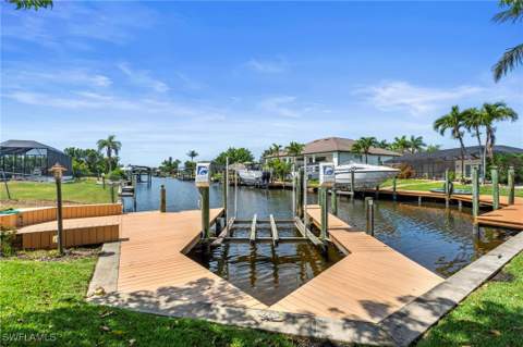 4902 Seville Ct, Cape Coral FL - photo 6 of 37