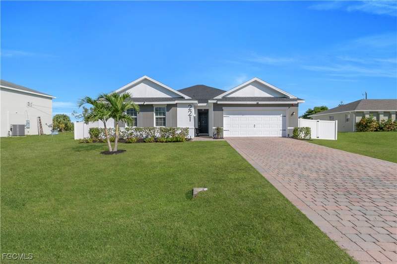 4 bedroom SingleFamilyResidence at 221 SW 21st Ter, Cape Coral, Cape Coral — photo 2
