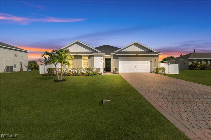 4 bedroom SingleFamilyResidence at 221 SW 21st Ter, Cape Coral, Cape Coral — photo 3