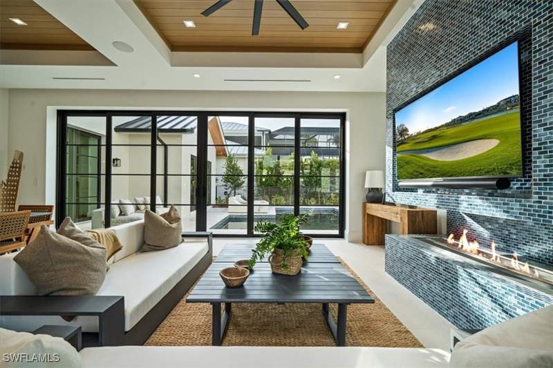 4 bedroom SingleFamilyResidence at 349 2nd Ave N, Olde Naples, Naples — photo 4