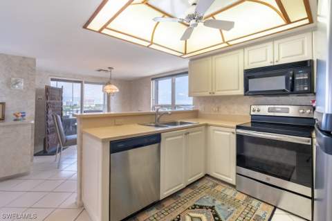 4451 Gulf Shore Blvd N 1005, Naples FL - photo 15 of 48
