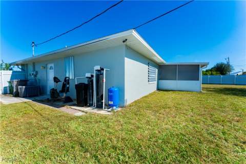 224 NE 9th Ter, Cape Coral FL - photo 15 of 48