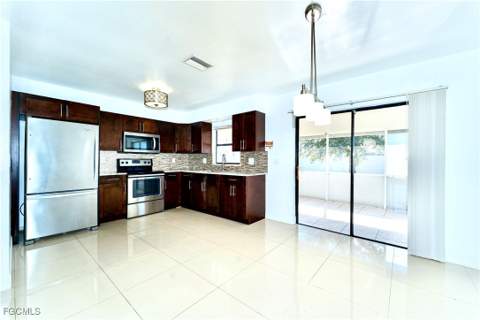 224 NE 9th Ter, Cape Coral FL - photo 6 of 48