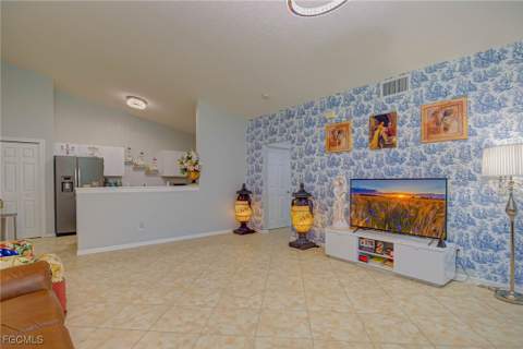 1050 Hancock Creek South Blvd 203, Cape Coral FL - photo 6 of 20