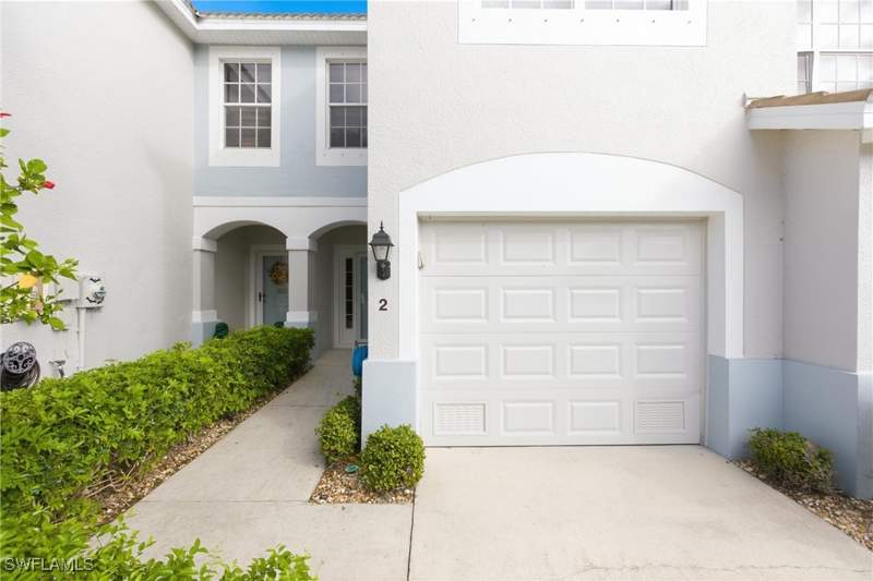 3 bedroom Townhouse at 8461 Village Edge Cir 2, Lakewood Village, Fort Myers — photo 2