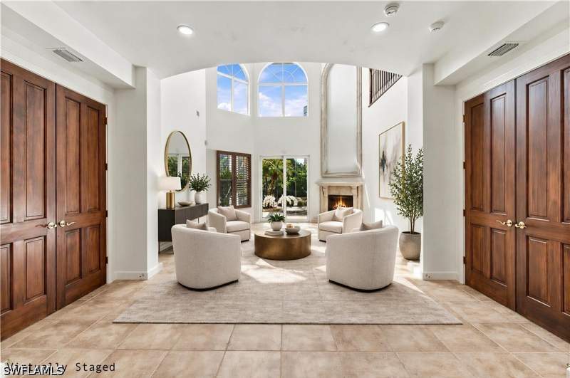 5 bedroom SingleFamilyResidence at 8169 Via Vecchia, Vizcaya At Bay Colony, Naples — photo 4