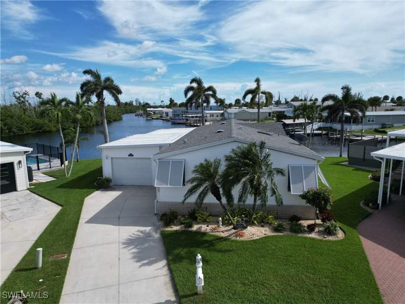 3 bedroom ManufacturedHome at 17741 Canal Cove Ct, Bayside Estates, Fort Myers Beach — photo 2