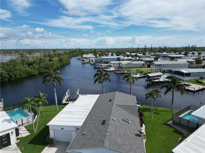 3 bedroom ManufacturedHome at 17741 Canal Cove Ct, Bayside Estates, Fort Myers Beach — photo 3