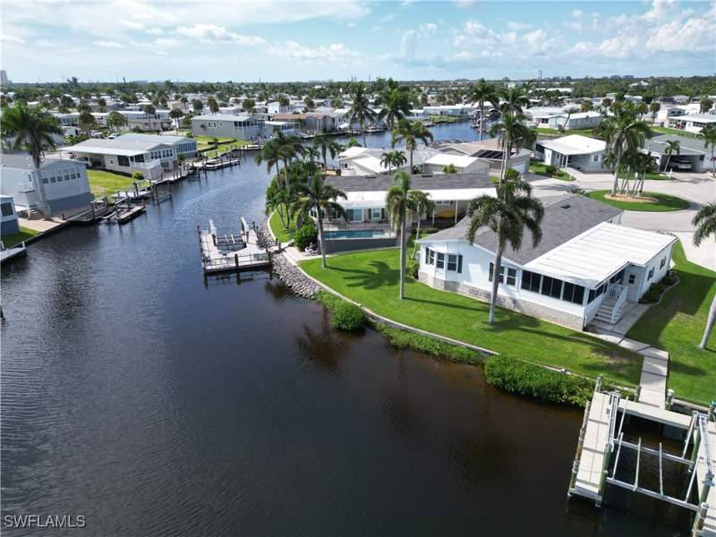 3 bedroom ManufacturedHome at 17741 Canal Cove Ct, Bayside Estates, Fort Myers Beach — photo 4