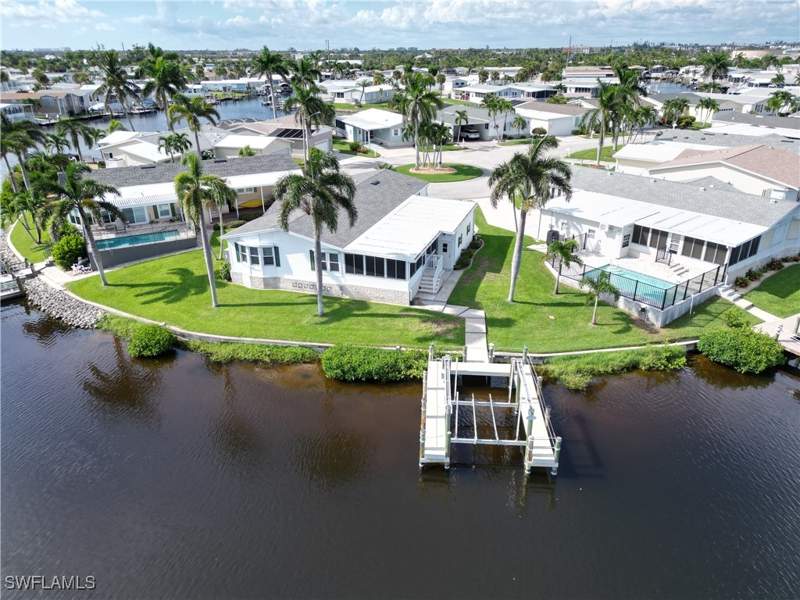 3 bedroom ManufacturedHome at 17741 Canal Cove Ct, Bayside Estates, Fort Myers Beach — photo 5