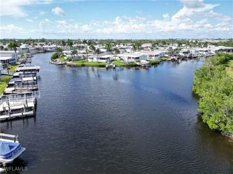 17741 Canal Cove Ct, Fort Myers Beach FL - photo 7 of 29