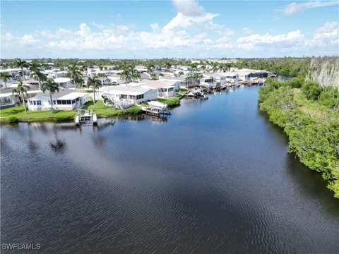 17741 Canal Cove Ct, Fort Myers Beach FL - photo 8 of 29
