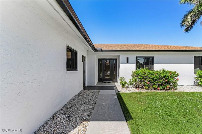 3 bedroom SingleFamilyResidence at 121 Jamaica Dr, Isles Of Capri, Naples — photo 3