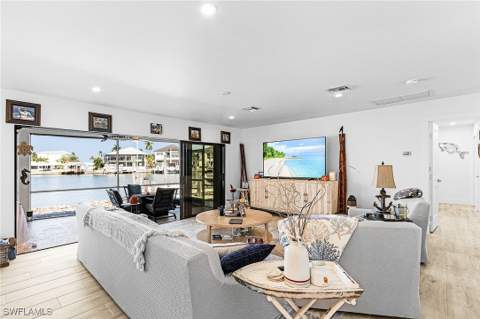 121 Jamaica Dr, Naples FL - photo 7 of 34