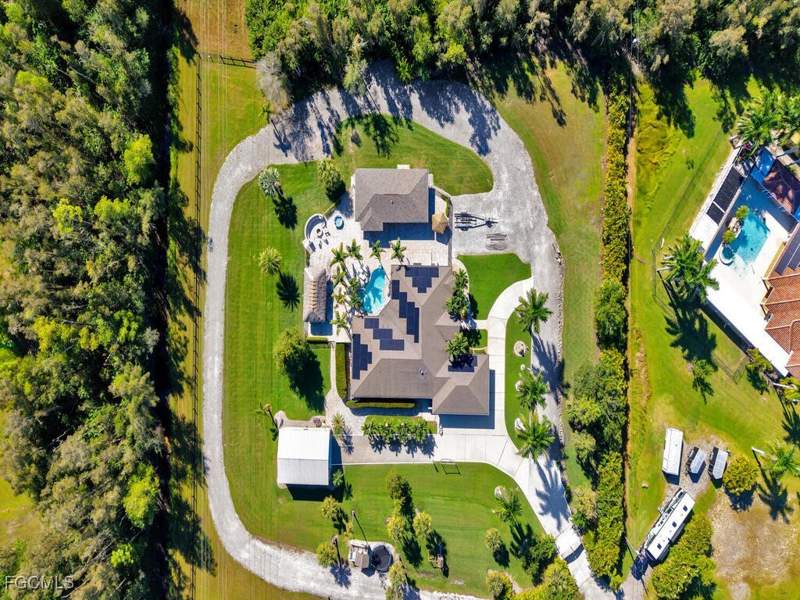 6 bedroom SingleFamilyResidence at 6480 Pine Cone Ct, Briarcliff, Fort Myers — photo 2