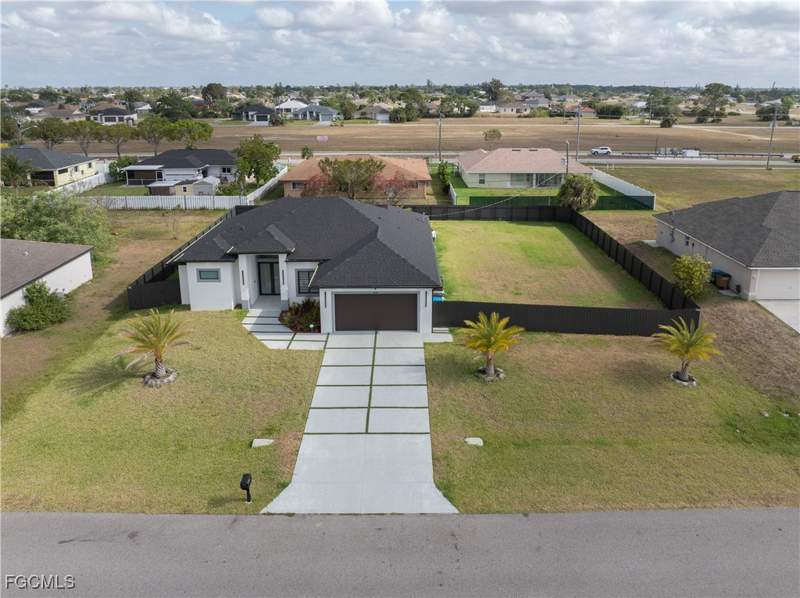 4 bedroom SingleFamilyResidence at 833 SW 16th Ter, Cape Coral, Cape Coral — photo 3