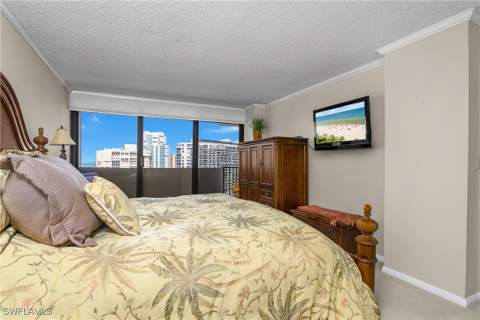 4005 Gulf Shore Blvd N 1405, Naples FL - photo 10 of 31