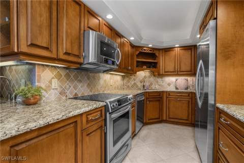4005 Gulf Shore Blvd N 1405, Naples FL - photo 6 of 31